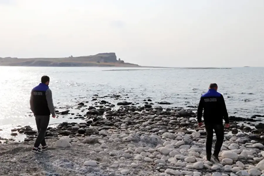 Van Lake Recedes, Revealing Ancient Road and Raising Safety Concerns in Türkiye