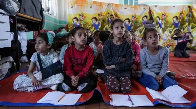 Сотни тысяч детей в Газе остаются без доступа к образованию.