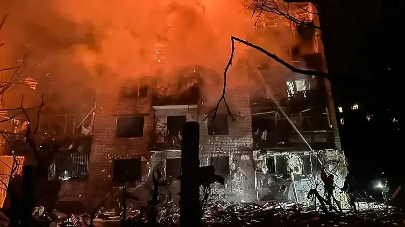 Balakliya şehrine düzenlediği füze saldırısında 3 kişinin yaşamını yitirdiği, 4'ü çocuk 13 kişinin yaralandığı bildirildi.