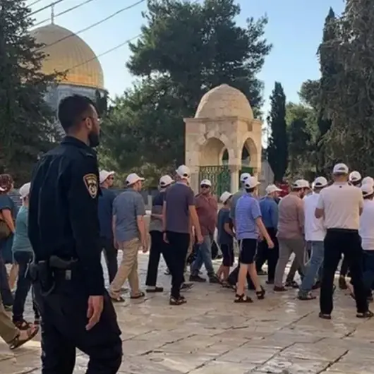 198 مستوطنا إسرائيليا يقتحمون المسجد الأقصى الاثنين 
