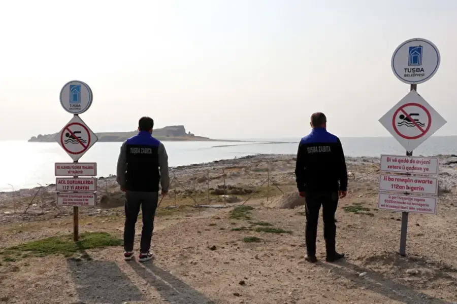 Van Lake Recedes, Revealing Ancient Road and Raising Safety Concerns in Türkiye