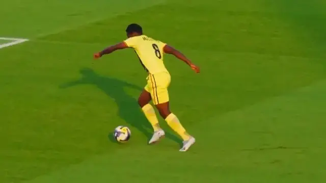 Le joueur ougandais Abubakali Walusimbi au moment d'inscrire le but de la victoire face au Sénagal lors des 16e de finale u Mondial U17 2025, à Doha, Qatar, le 15 novembre 2025.