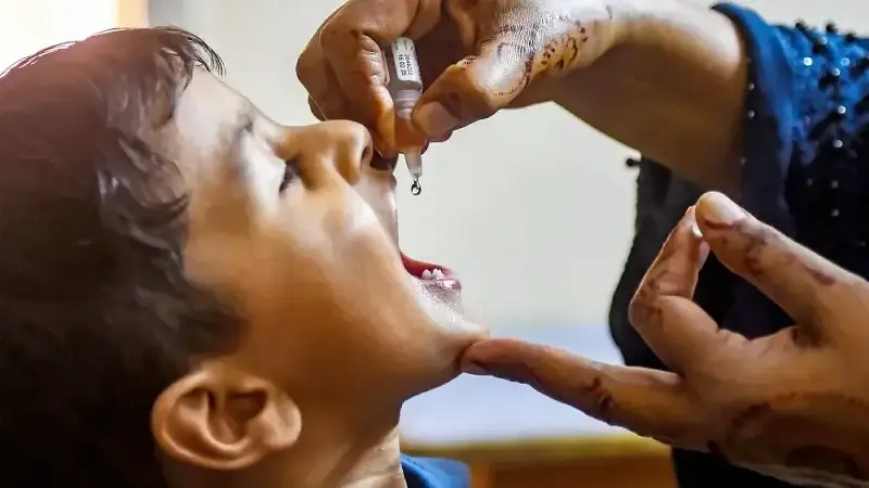 Pakistan'da son 3 yılda 131 binden fazla kızamık ve Ocak 2025'ten beri 30 çocuk felci vakası kaydedilmişti.