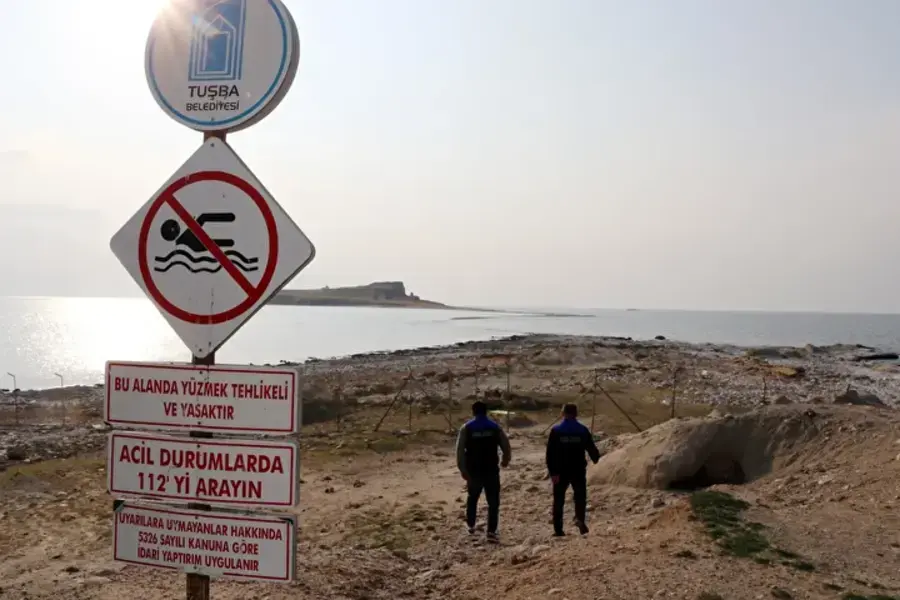 Van Lake Recedes, Revealing Ancient Road and Raising Safety Concerns in Türkiye