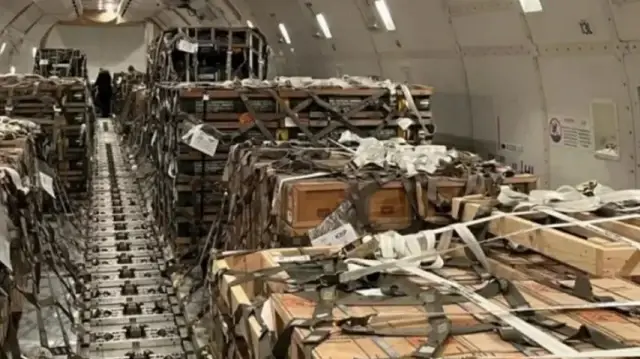 Великобритания ограничивает поставки оружия в Израиль