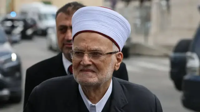 الشيخ عكرمة عقب جلسة محاكمته: ملاحقتي غير إنسانية ولن نسكت 