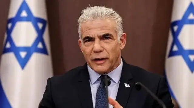 لابيد: حكومة نتنياهو قبلت القرار الأممي حول غزة بضغط أمريكي 