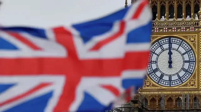 Великобритания может начать изымать ценности у нелегальных мигрантов для оплаты их проживания.