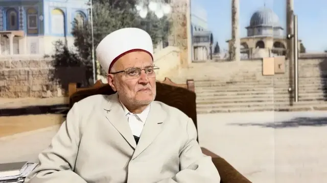 الشيخ عكرمة.. خطيب الأقصى والقدس يُحاكم "سياسيا" 