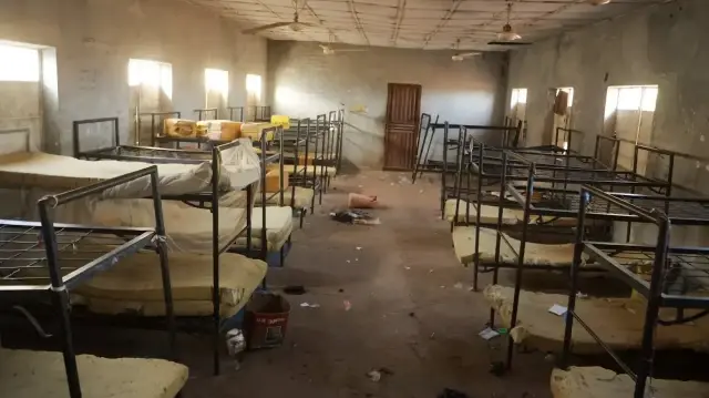 Общежитие, из которого боевики похитили школьниц.