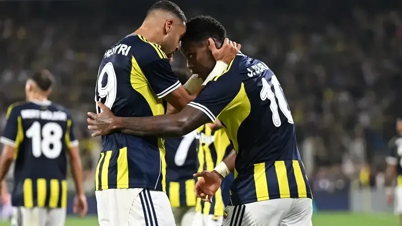 Jhon Duran, Fenerbahçe formasıyla çıktığı 9 maçta 2 gol atıp 1 asist kaydetti.