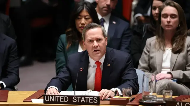 L'ambassadeur américain auprès des Nations unies, Mike Waltz, s'exprime lors d'une réunion du Conseil de sécurité de l'ONU pour voter une résolution américaine sur le plan de paix pour Gaza, au siège de l'ONU à New York, le 17 novembre 2025.