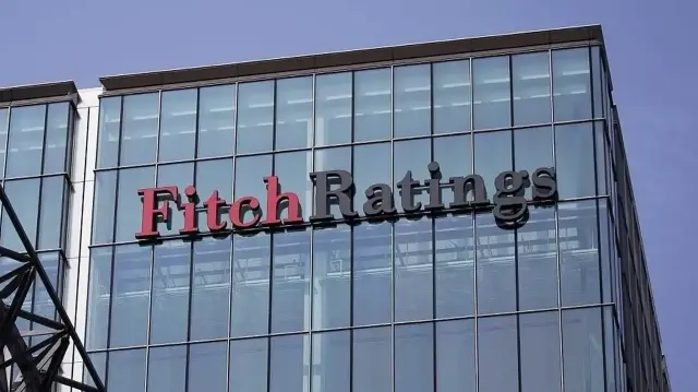 "فيتش" الدولية ترفع التصنيف الائتماني لعدد من المصارف التركية