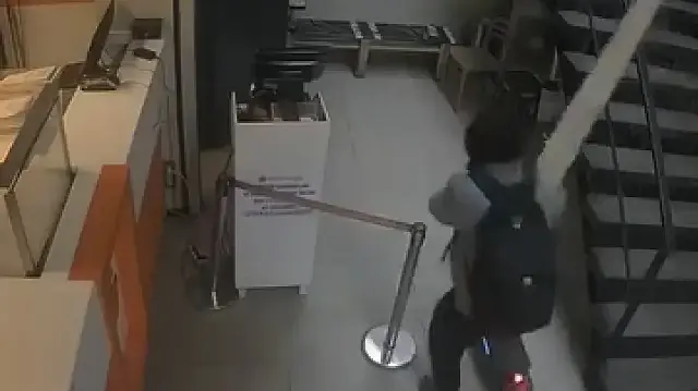 Kadıköy'de vatandaşın ölümden saniyelerle kurtulma anı kamerada