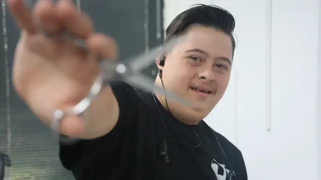 Down sendromlu Şükrü’nün berberlik aşkı gönülleri fethetti