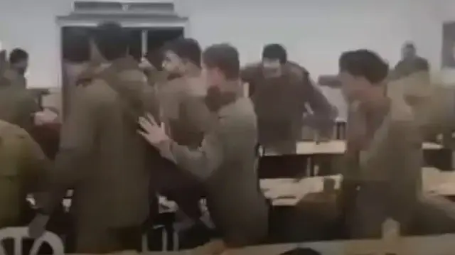 جنود الاحتلال الإسرائيلي يتشاجرون فيما بينهم
