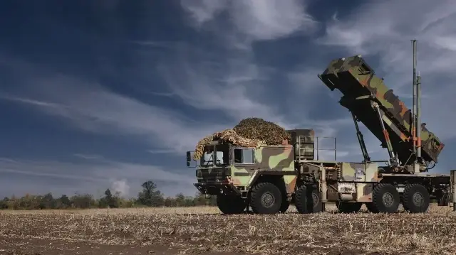 Systèmes de défense aérienne MIM-24 Hawk et Patriot en service au sein de la 208e brigade de missiles antiaériens ukrainienne dans le sud de l'Ukraine. 