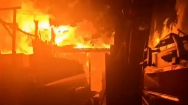 Şanlıurfa’da marangoz atölyesinde yangın: Güvercinler son anda kurtuldu