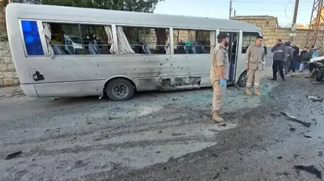 إصابة طلاب بقصف إسرائيلي لسيارة أمام حافلة مدرسية جنوبي لبنان