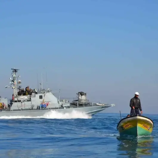 جيش الاحتلال الإسرائيلي يعتقل 4 صيادين قبالة ساحل قطاع غزة