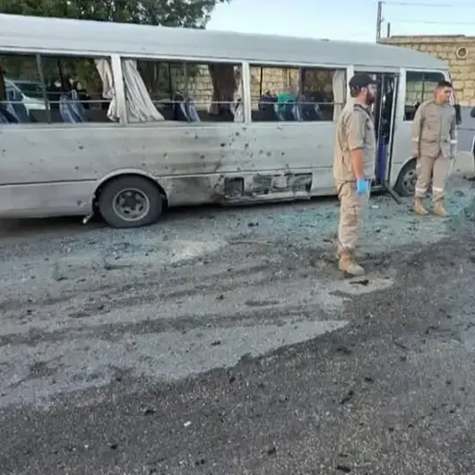 إصابة طلاب بقصف إسرائيلي لسيارة أمام حافلة مدرسية جنوبي لبنان