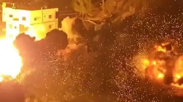 İsrail'den Lübnan'ın güneyine hava saldırısı: O anlar kamerada