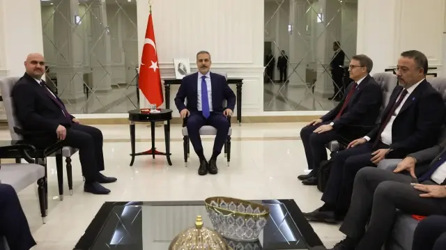 Turkish foreign minister meets Iraqi president during Baghdad visit