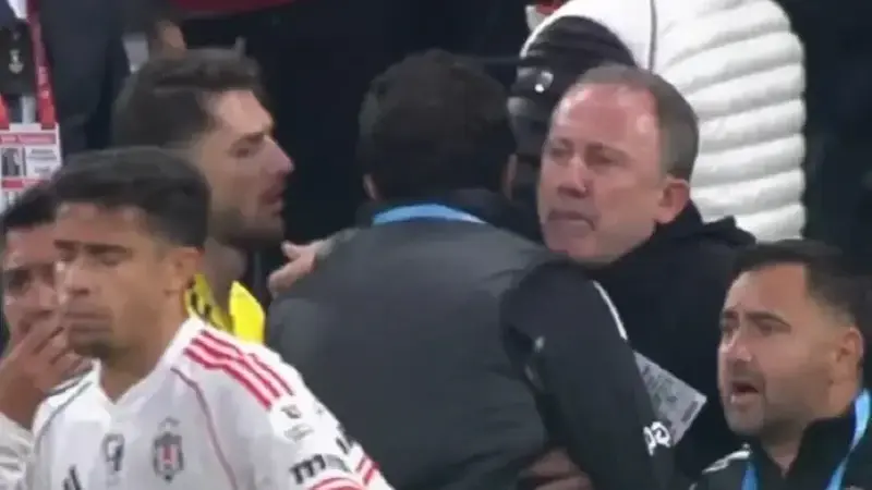 Sergen Yalçın güçlükle sakinleştirildi.