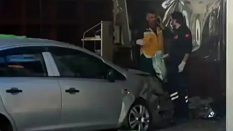 Edirne’de otomobil ekmek fırınına daldı