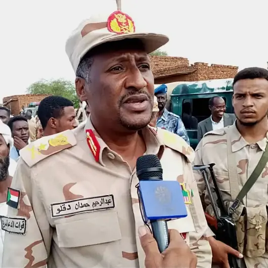 بيده تسليح الدعم ومناجم الذهب.. أوروبا تلوح بمعاقبة شقيق دقلو