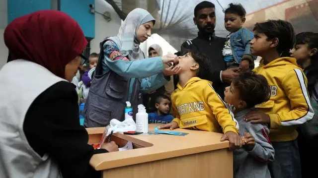 ВОЗ планирует вакцинировать более 40 тысяч детей в Газе.
