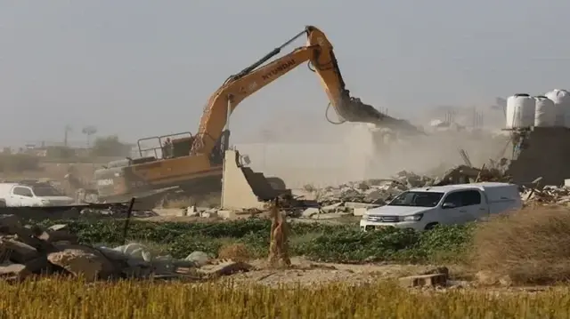 خلال يومين.. قوات الاحتلال توزع 40 إخطار هدم ووقف بناء في واد الحمص بالقدس