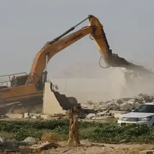 خلال يومين.. قوات الاحتلال توزع 40 إخطار هدم ووقف بناء في واد الحمص بالقدس