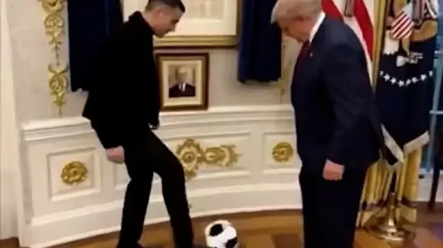 Donald Trump ve Cristiano Ronaldo Oval Ofis’te maç yaptı