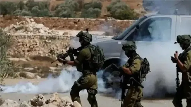 الاحتلال الإسرائيلي يقتحم نابلس ويعتقل فلسطينيين