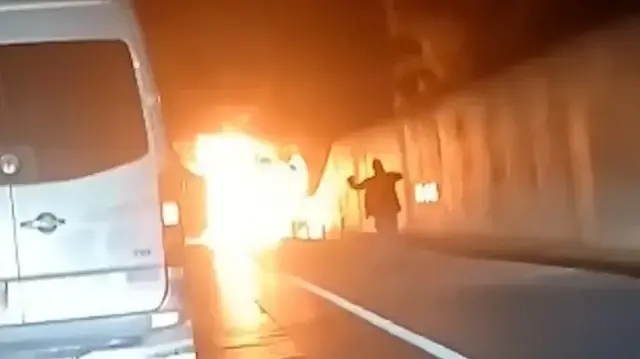 İstanbul’da seyir halinde alev alan İETT otobüsü küle döndü