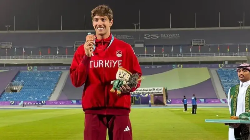 Milli Gururumuz İsmail Nezir’den anlamlı madalya