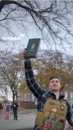Man attempts to burn Quran