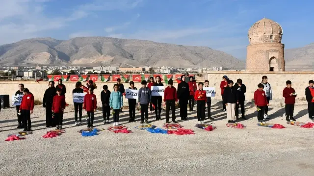 Batman'da uçurtmalar hakları ihlal edilen çocuklar için havalandı