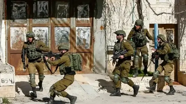 الاحتلال الإسرائيلي يقتل شابا ويعتقل اثنين بالضفة 