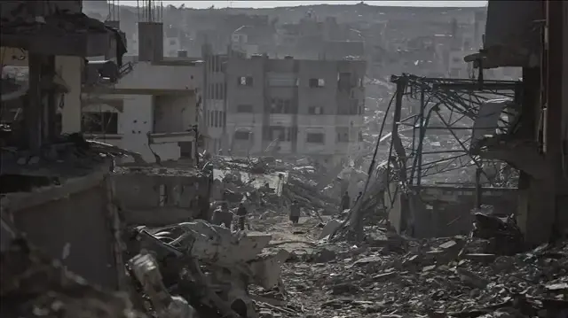 بحفار واحد.. بدء عملية انتشال جثامين ضحايا الإبادة بغزة