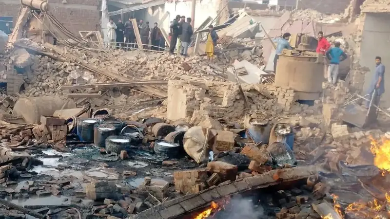 Patlamanın ardından fabrika müdürü kaçtı.