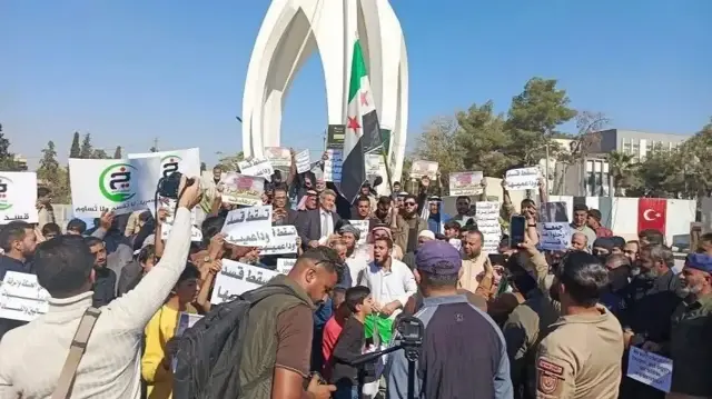 سوريا.. احتجاجات في عدة مدن ضد تنظيم "واي بي جي" الإرهابي