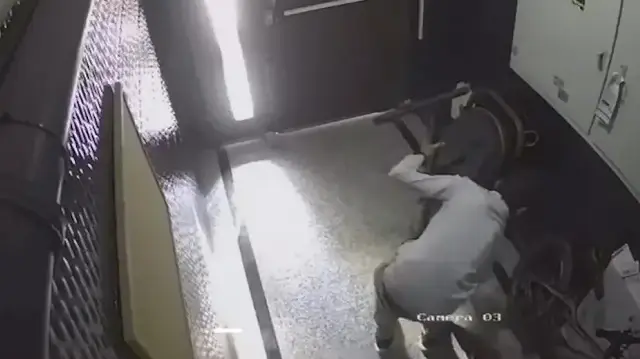 Avcılar'da elektrikli skuter hırsızlığı kamerada