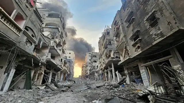 الدفاع المدني بغزة: قوات الاحتلال نسفت عشرات المربعات السكنية منذ وقف النار