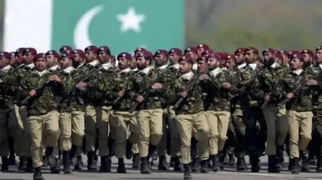 باكستان تعلن تحييد 13 مسلحا غربي البلاد