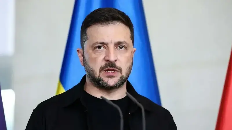 Zelenski, "Ukrayna'yı savunduk, savunuyoruz ve her zaman savunacağız. Çünkü burası bizim evimiz. Rusya kesinlikle evimizde patron olmayacak." 