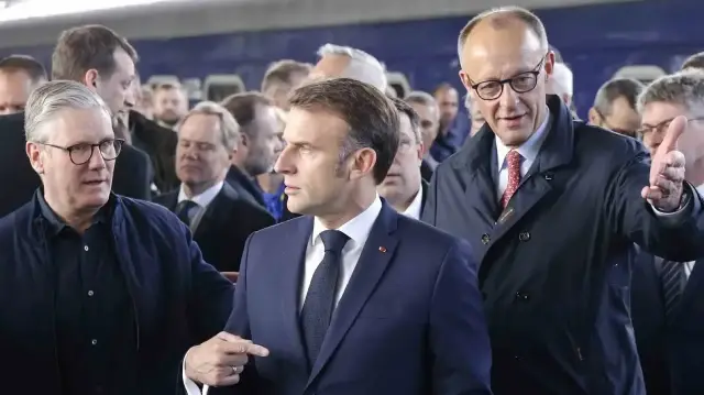 Le chancelier allemand Friedrich Merz, le président français Emmanuel Macron et le Premier ministre britannique Keir Starmer ont discuté des développements à propos de la situation en Ukraine lors d'un entretien téléphonique.
