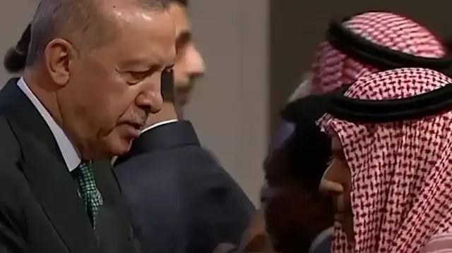 Cumhurbaşkanı Erdoğan’dan Suudi Arabistan Dışişleri Bakanı Prens Faysal bin Ferhan'a G20’de samimi karşılama 