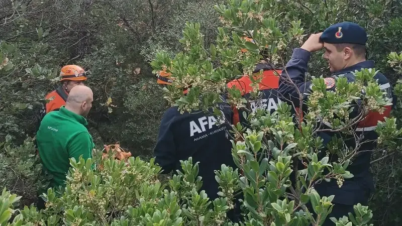 Mahsur kalan Yirmibeş'in, aracını park ettikten sonra mahsur kaldığı öğrenildi.